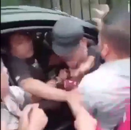 Memaksa Sita Pajero di Tengah Jalan, Debt Collector Disabet Parang