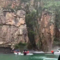 3 Perahu Wisata Tertimpa Batu Raksasa Reruntuhan Bukit, 7 Tewas dan 20 Hilang