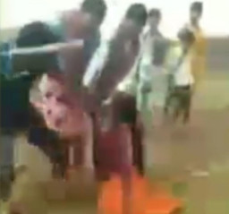 Perempuan 19 Tahun Dihajar dan Digantung Ayah dan Sepupu Sendiri