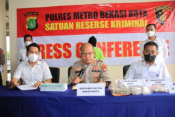 Pedagang Angkringan di Bekasi Nyambi Jual Narkoba