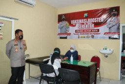 Bulan Ramadan, Polres Blitar Kota Buka Layanan Vaksinasi Malam Hari