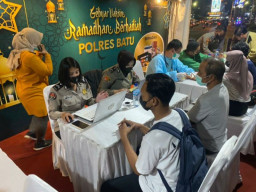Masyarakat Padati Gerai Ramadhan Polres Batu, Guna Vaksin Booster Berhadiah Motor