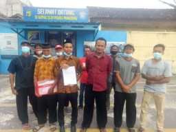 Tanah Bengkok Tak Dikembalikan,  Warga Polisikan Aparatur Pekon Rejosari