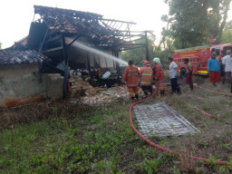 Masak Air Lalu Ditinggal Salat, Dapur Milik Warga Pagar Batu Sumenep Ludes Terbakar