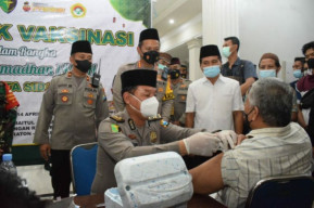 Warga Parengan Krian Serbu Gerai Vaksinasi Booster Polresta Sidoarjo