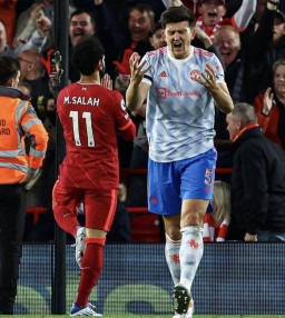 Bantai MU 4-0, Liverpool Geser Manchester City di Puncak Klasemen