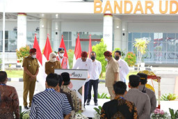 Resmikan Bandara Trunojoyo, Jokowi: Bisa Pangkas Waktu Berhari-hari Jadi 1 Jam