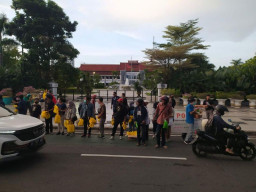 POTAS Gandeng Komunitas Nol Sampah Bagikan Takjil Gratis
