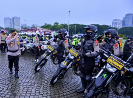 Kapolri Pimpin Gelar Pasukan Operasi Ketupat 2022 di Lapangan Monas