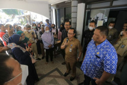 PPDB Bikin Pusing, Puluhan Wali Murid dan Dewan Gruduk Cabdindik Wilayah Madiun