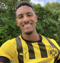Sebastien Haller Resmi Merumput di Dortmund