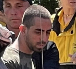 Usia 24 Tahun, Hadi Matar, Penikam Salman Rushdie Dijerat Pasal Percobaan Pembunuhan