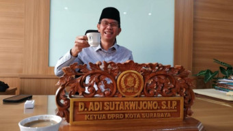 Ini Cara Ketua DPRD Surabaya Hadapi Driver Ojol yang Tagih Bansos, Beri Solusi Terbaik