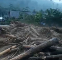 Ngerinya Banjir Bandang dan Longsor di Malang Selatan