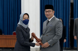 Gubernur Ridwan Kamil Kukuhkan Kepala Kantor Regional III BKN Bandung