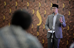 Gubernur Ridwan Kamil Sampaikan Nota Pengantar Raperda Perubahan APBD 2022