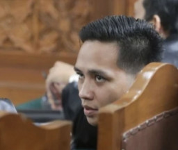 Sambo Bersilat Lidah, Richard Geleng-Geleng Kepala