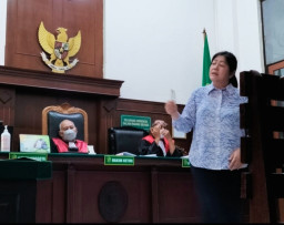 Eksi Anggraeni, Residivis Penipuan Emas Dituntut 3 Tahun Penjara
