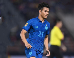 Poramet Arjvirai Jebol Keperawanan Gawang Vietnam