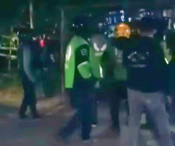 Ojol vs Debt Collector Bentrok di Bandung