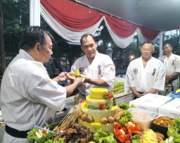 Pemegang Sabuk Hitam Kyoukushinkai Gelar Latihan di Tugu Pahlawan