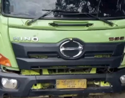 Mau Nyalip, Pemotor malah Terlindas Truk hingga Tewas