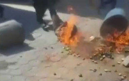 Pembunuh Bayaran Dibakar Massa Hidup-Hidup