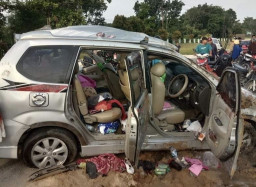 Minibus Tabrak Truk Berhenti, 3 Orang Tewas