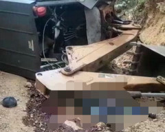 Jefferson Tewas Tertimpa Backhoe yang Ia Kendarai Sendiri