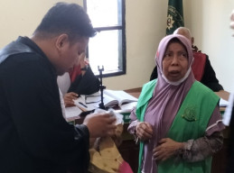 Ibu 60 Tahun Diadili Gegara Dititipi Ganja Oleh Anak Kandungnya