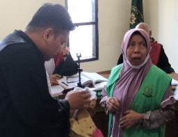 Dititipi Ganja Oleh Anak Kandungnya, Asfiyatun Mengaku Tidak Tau