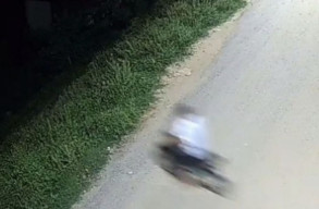 Usai Tikam Istri dan Bakar Rumah Tetangga, Pria Ini Naik Motor dan Terjun ke Sungai