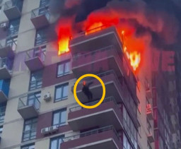 Apartemen Terbakar, Penghuni Lompat dari Balkon Lantai 15