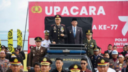 Upacara Peringatan HUT Bhayangkara Ke-77 Digelar di Lapangan Siring Laut Kotabaru