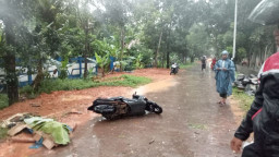 Pengendara Motor Tewas Disambar Petir