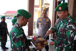 HUT Bhayangkara Ke-77, Kodim 0424 Tanggamus Beri Kejutan ke Polres Pringsewu