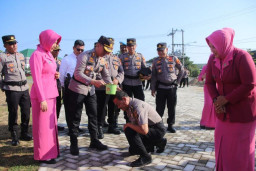 14 Personel Polres Pringsewu yang Naik Pangkat Disiram Air Kembang