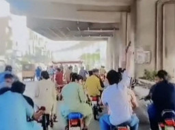 Asyik Ugal-ugalan di Jalan, Pria Ini Tewas Tertembak Teman Sendiri