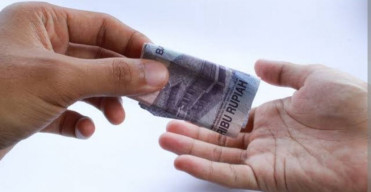 Tarik Infak dari Siswa, Kepsek Dibebastugaskan