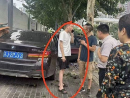 BMW Terobos Lampu Merah lalu Tabraki Banyak Orang, Dua Tewas
