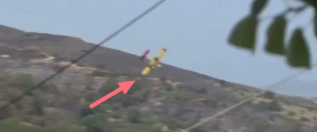 Sayap Tabrak Pohon, Pesawat Pemadam Kebakaran Jatuh dan Terbakar