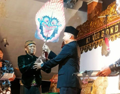 Warga Gunung Gede Gelar Gebyarsih Desa Dalam Lakon Bima Suci