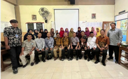 Prodi Teknologi Pendidikan UNESA Latih Guru SMP Surakarta