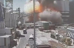 Gudang Gandum Meledak, 10 Orang Terluka