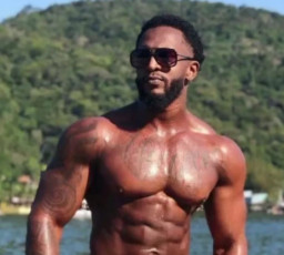 Binaragawan Tewas Terbakar di Balkon Apartemennya