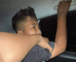 Motor Tabrak Mobil dari Belakang, Perut Pengendara Tertancap Bambu