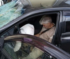 Pengemudi Mabuk, Mobil Masuk Trotoar dan Tabrak 10 Orang