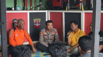 Jum'at Curhat Bersama Wakapolres Kotabaru di Posko Relawan Gang Sasak