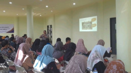 Dosen FIP UNESA Melaksanakan Pelatihan Public Relation bagi Guru SD