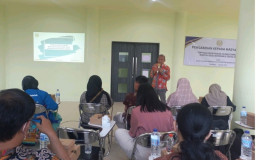 Dosen FIP UNESA Bantu Optimalisasi Humas Sekolah melalui Pelatihan Digitalisasi